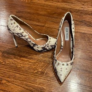 Steve Madden size 8 animal print heels